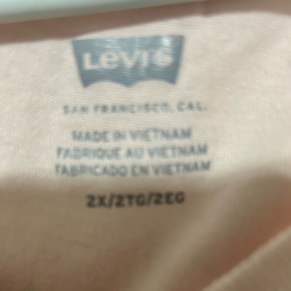 Levi's Light Pink Tee with White Logo - 2X- Tahiti is new or like new - Picture 7 of 7